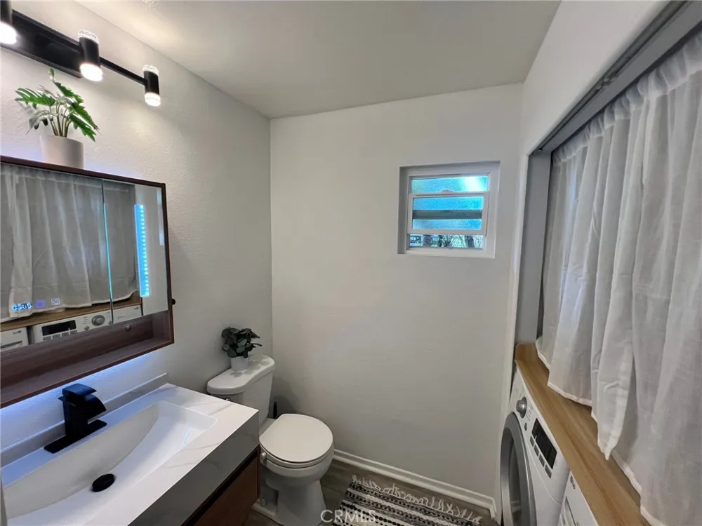 1120 Sandi Costa Mesa, CA 92627