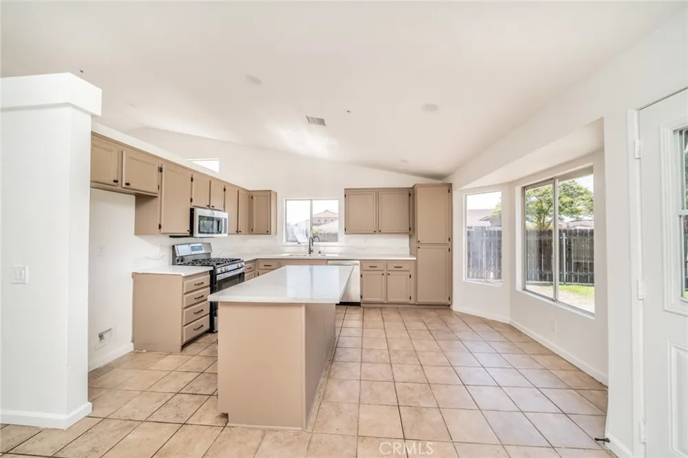 7650 Stoney Creek Court Highland, CA 92346