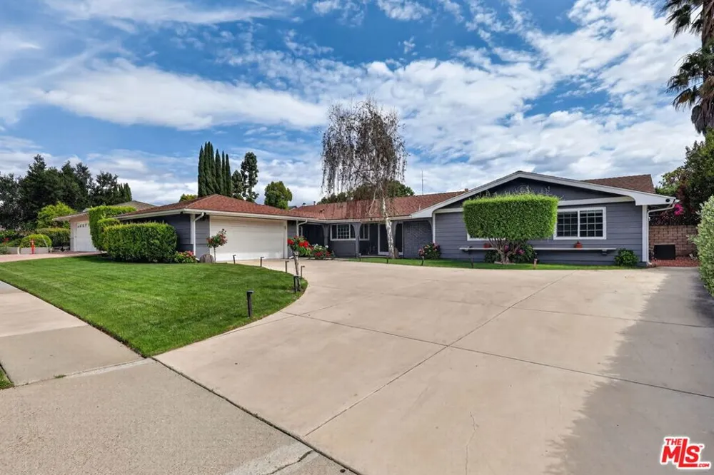 212 E Avenida De Los Arboles Thousand Oaks, CA 91360