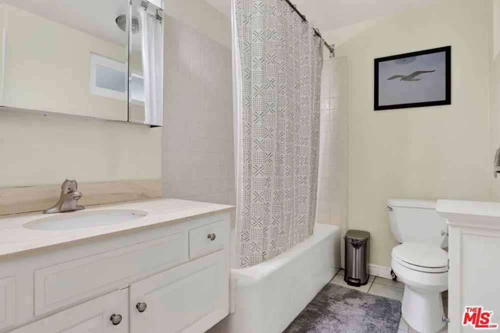 212 E Avenida De Los Arboles Thousand Oaks, CA 91360