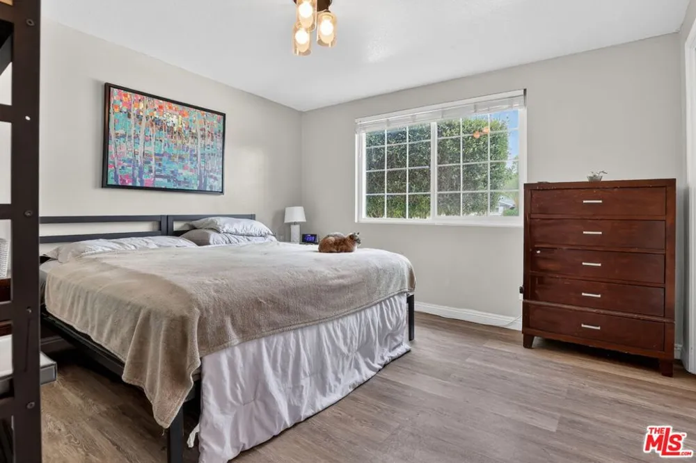 212 E Avenida De Los Arboles Thousand Oaks, CA 91360