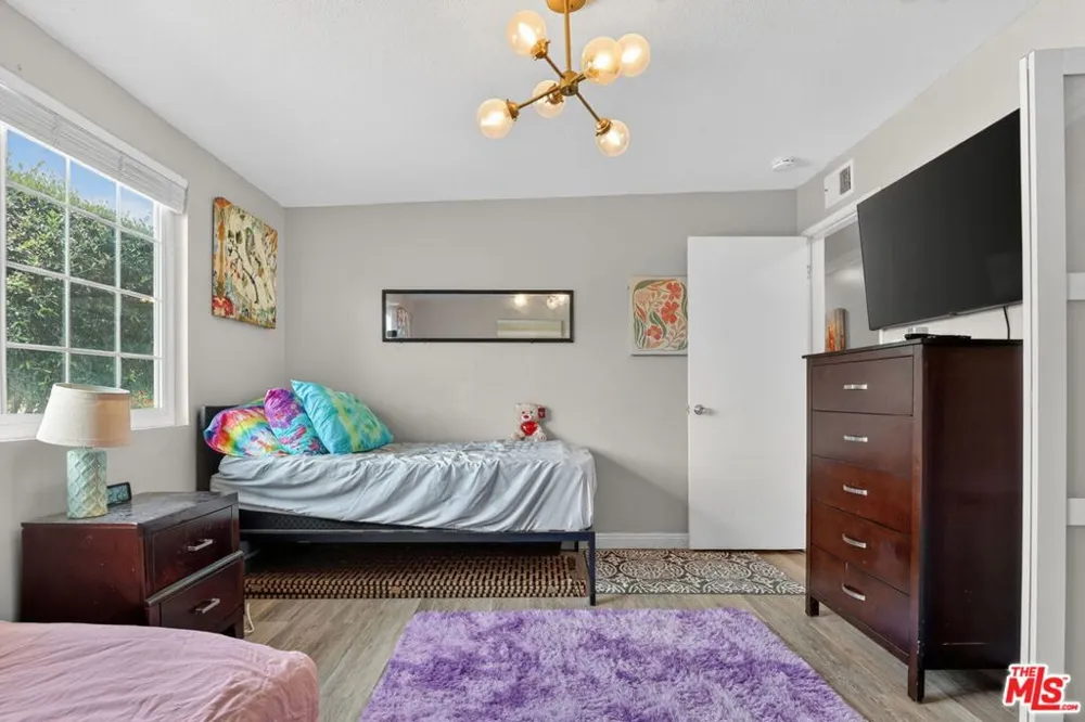 212 E Avenida De Los Arboles Thousand Oaks, CA 91360