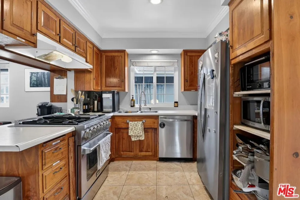 212 E Avenida De Los Arboles Thousand Oaks, CA 91360