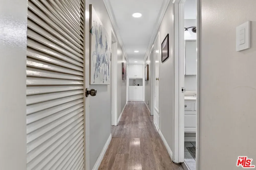 212 E Avenida De Los Arboles Thousand Oaks, CA 91360
