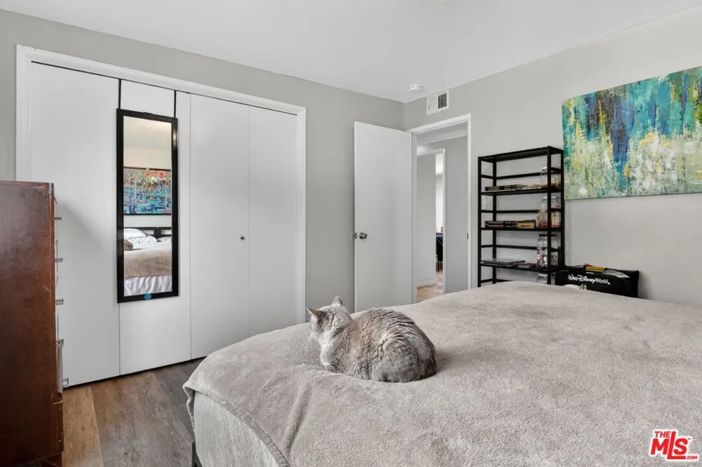 212 E Avenida De Los Arboles Thousand Oaks, CA 91360