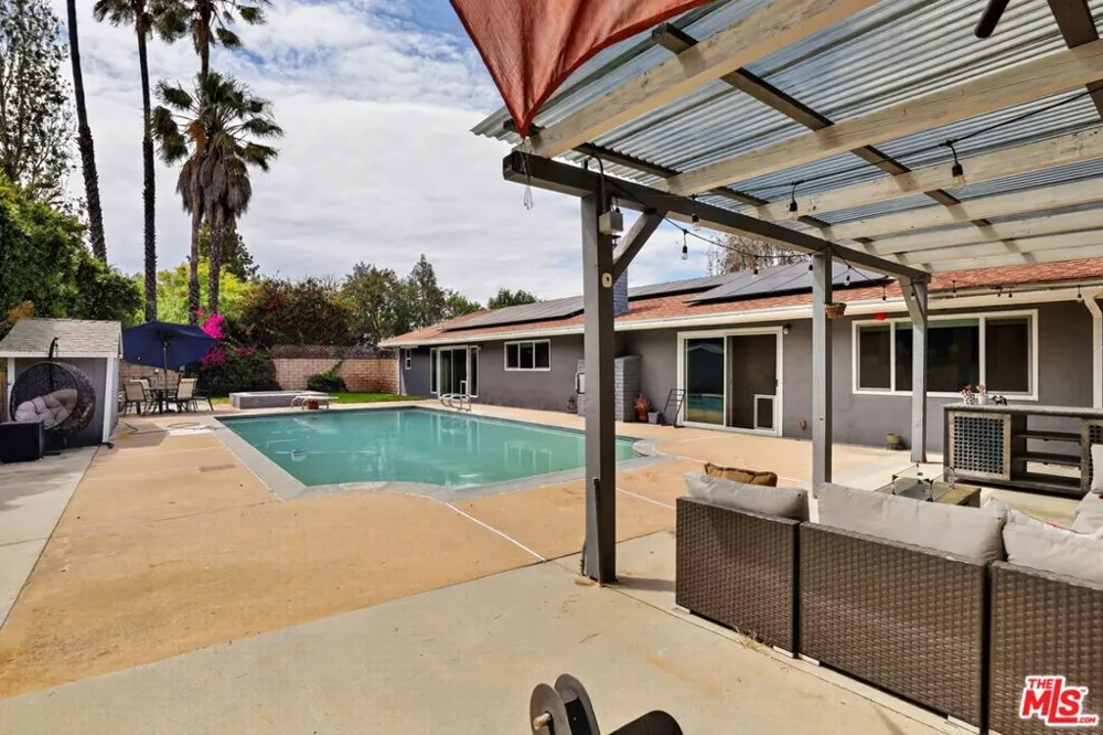 212 E Avenida De Los Arboles Thousand Oaks, CA 91360