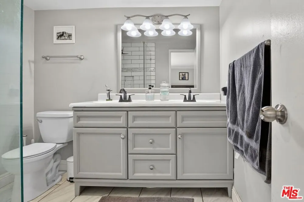 212 E Avenida De Los Arboles Thousand Oaks, CA 91360