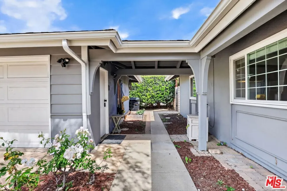 212 E Avenida De Los Arboles Thousand Oaks, CA 91360