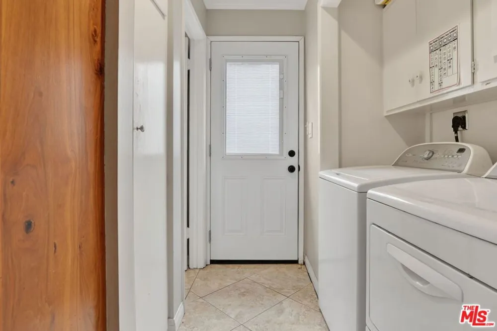 212 E Avenida De Los Arboles Thousand Oaks, CA 91360