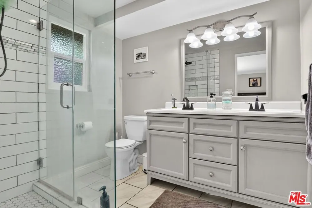 212 E Avenida De Los Arboles Thousand Oaks, CA 91360
