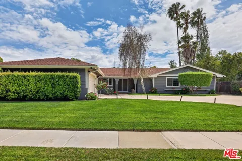 212 E Avenida De Los Arboles