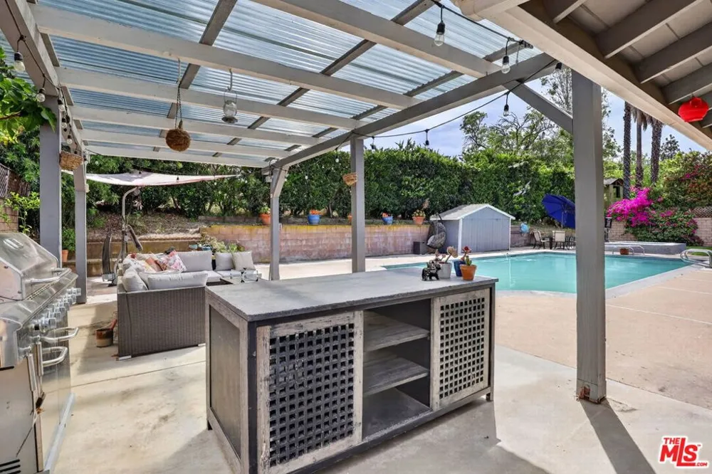 212 E Avenida De Los Arboles Thousand Oaks, CA 91360