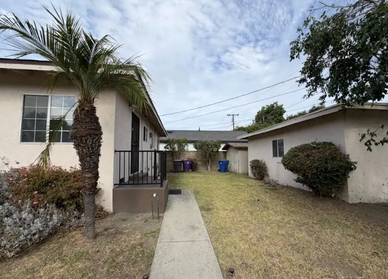 2901 Webster Long Beach, CA 90810