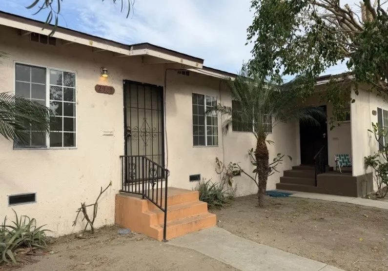 2901 Webster Long Beach, CA 90810