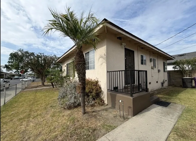 2901 Webster Long Beach, CA 90810