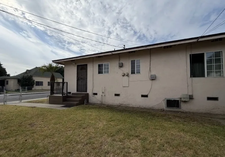 2901 Webster Long Beach, CA 90810