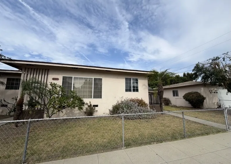 2901 Webster Long Beach, CA 90810