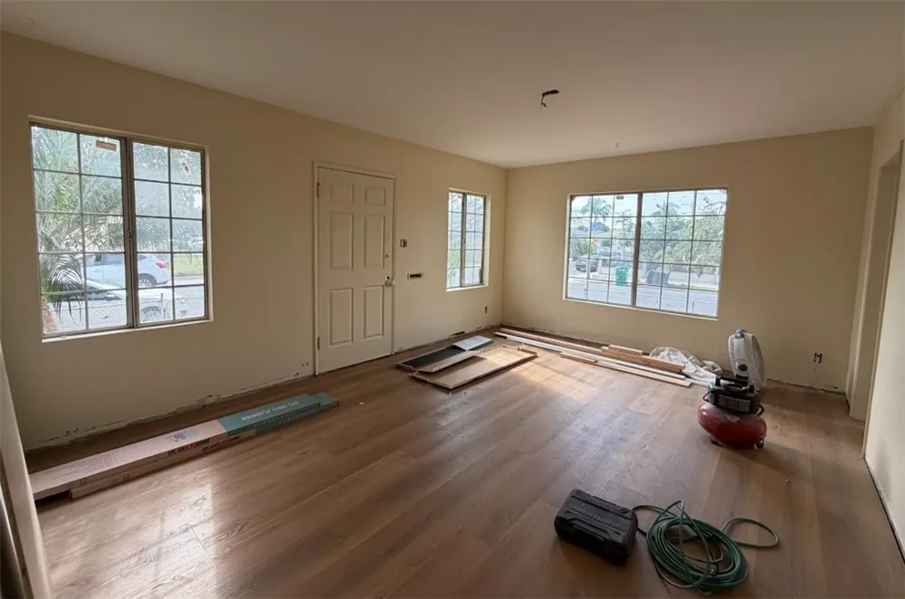 2901 Webster Long Beach, CA 90810