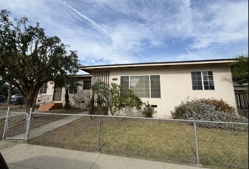 2901 Webster Long Beach, CA 90810