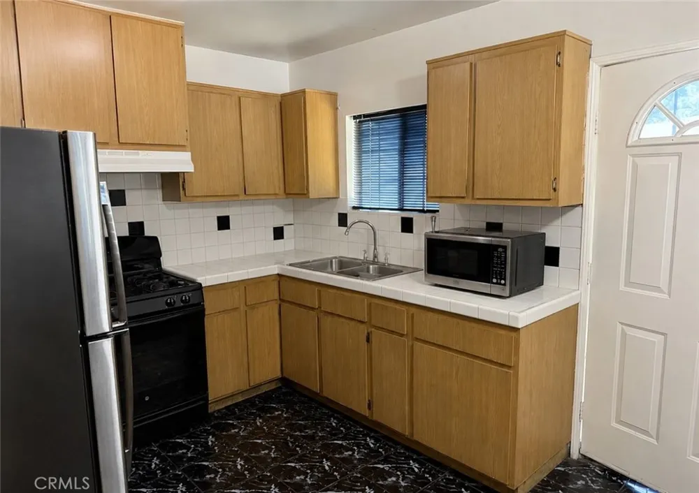 2901 Webster Long Beach, CA 90810