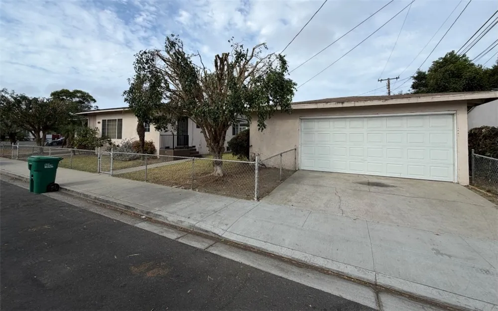2901 Webster Long Beach, CA 90810