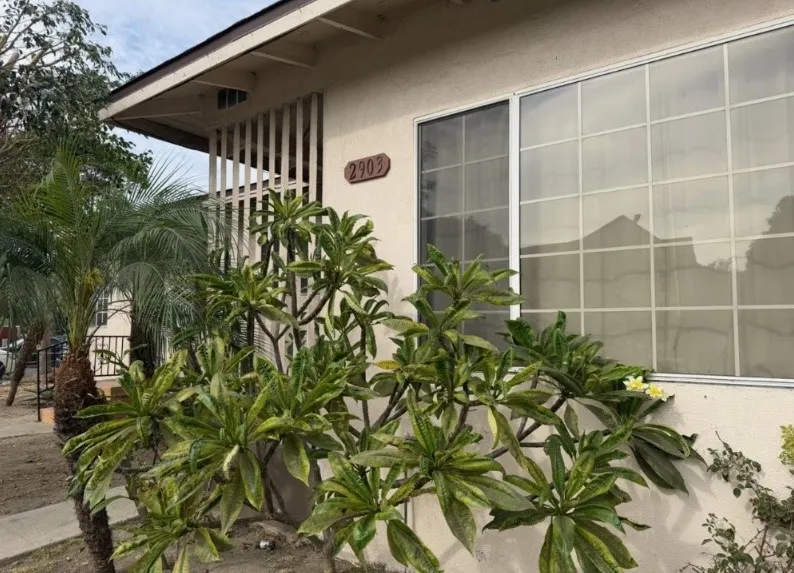 2901 Webster Long Beach, CA 90810