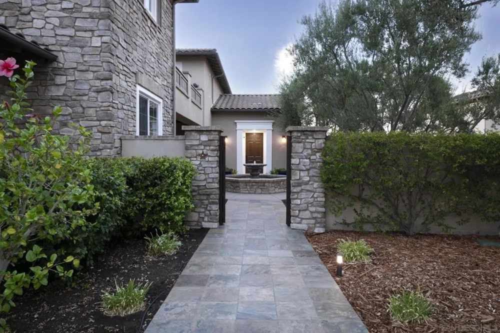 15238 Maple Grove Lane San Diego, CA 92131