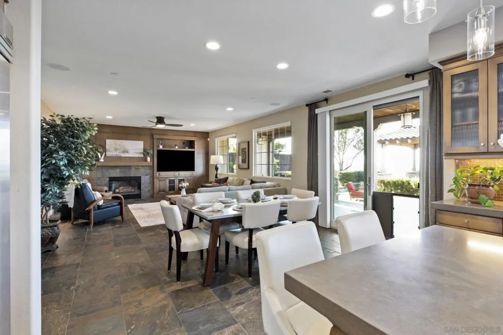 15238 Maple Grove Lane San Diego, CA 92131