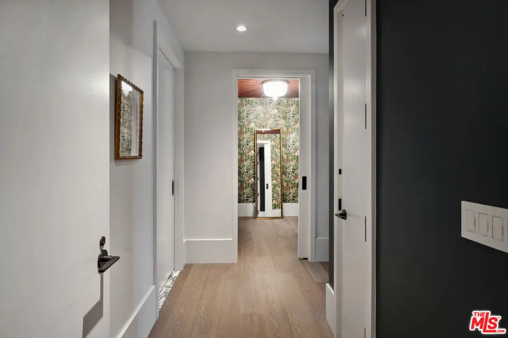 8420 W Sunset Boulevard #504 West Hollywood, CA 90069