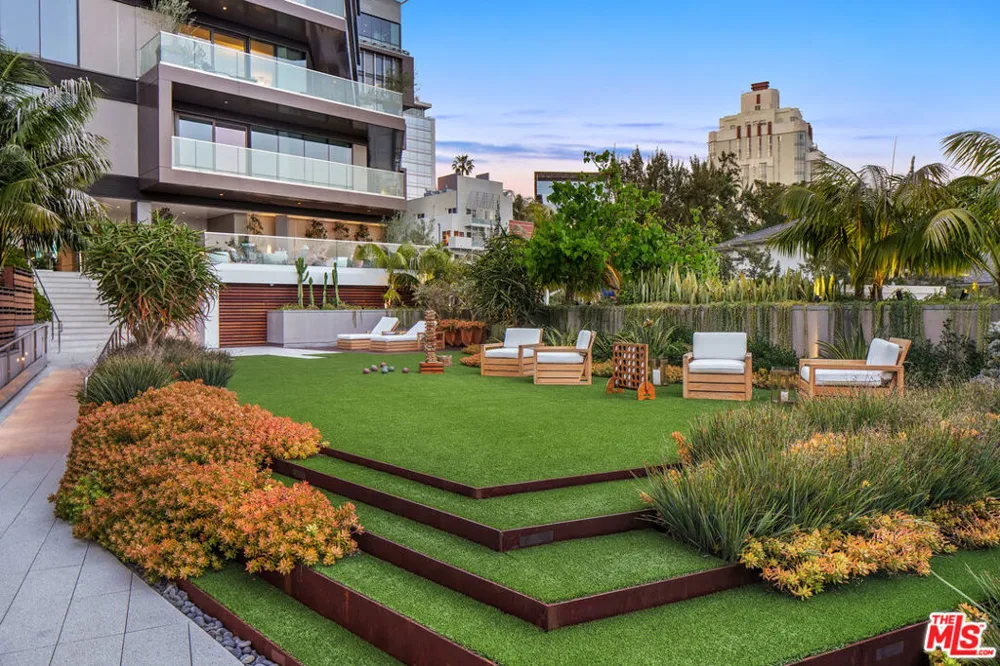 8420 W Sunset Boulevard #504 West Hollywood, CA 90069