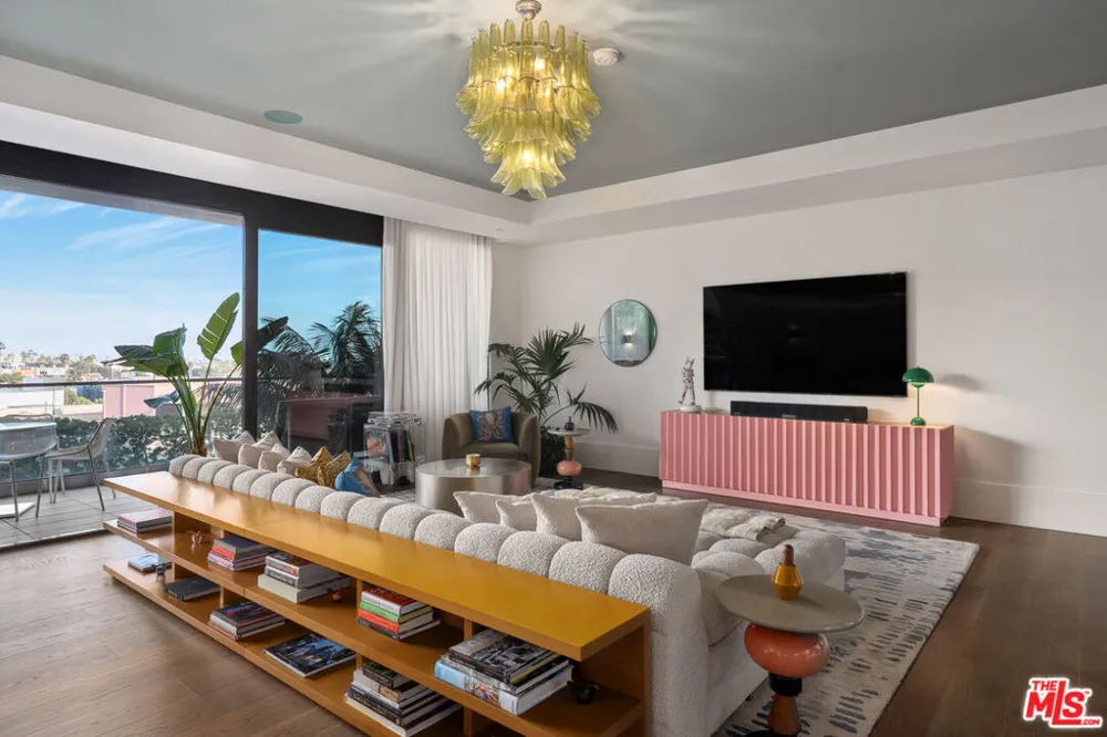 8420 W Sunset Boulevard #504 West Hollywood, CA 90069