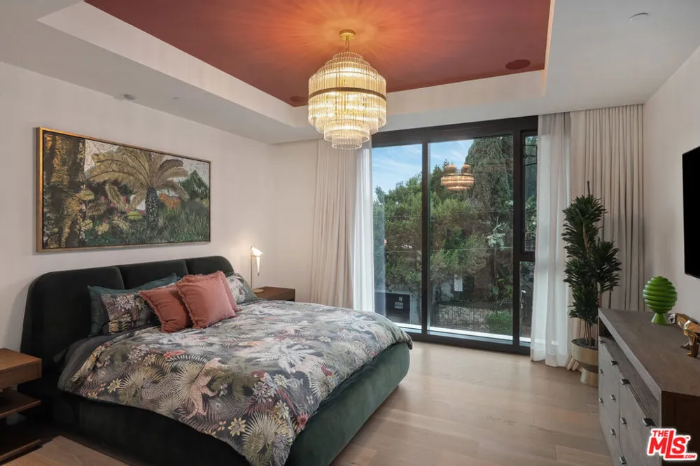 8420 W Sunset Boulevard #504 West Hollywood, CA 90069
