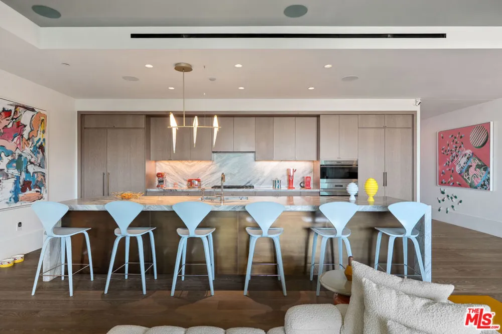 8420 W Sunset Boulevard #504 West Hollywood, CA 90069