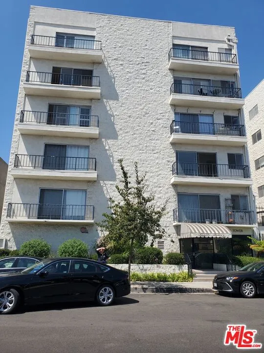 1115 S Elm Drive #405 Los Angeles, CA 90035