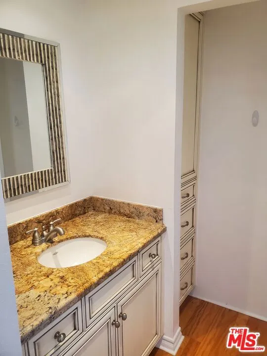1115 S Elm Drive #405 Los Angeles, CA 90035