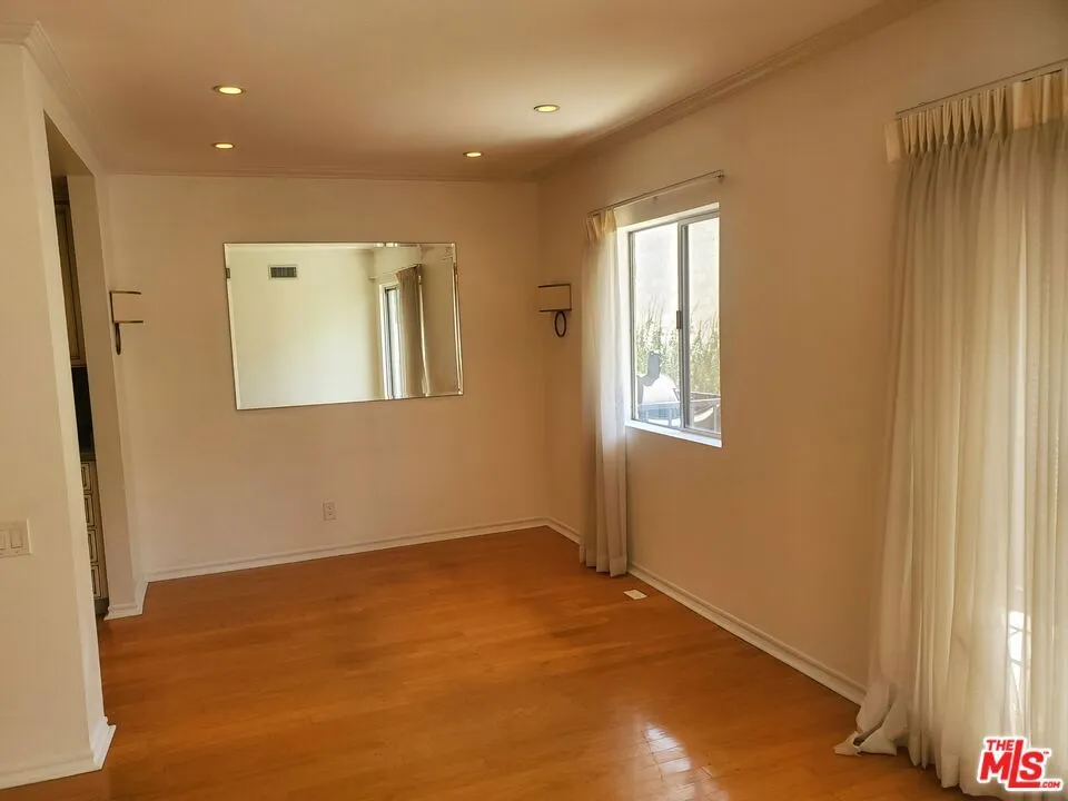 1115 S Elm Drive #405 Los Angeles, CA 90035