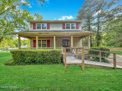 411 Edgewater Circle