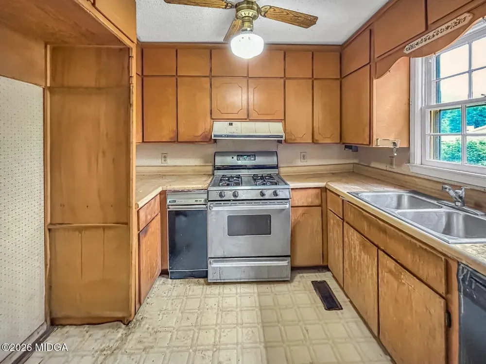 411 Edgewater Circle Macon, GA 31220