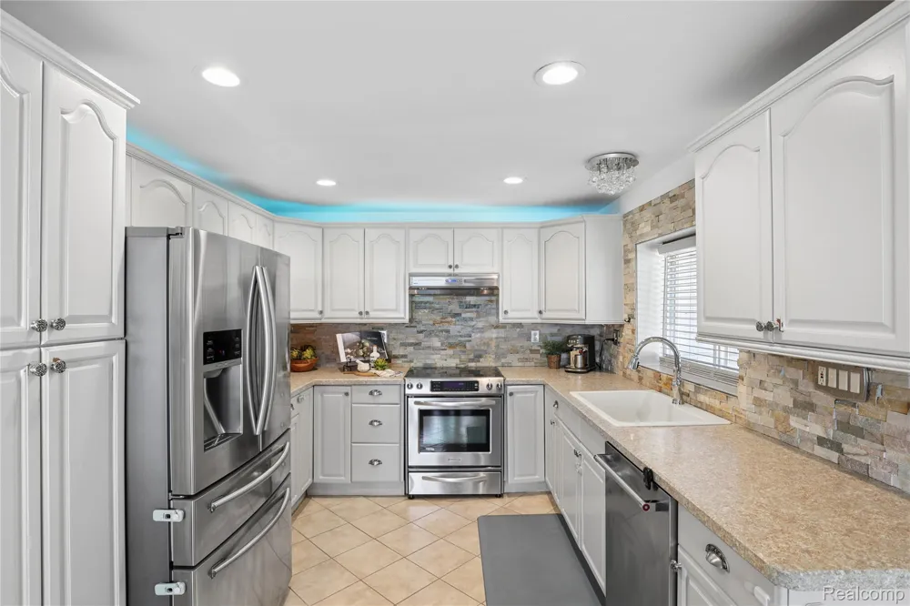 2231 Channel Drive Clay Township, MI 48028