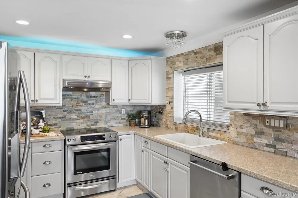 2231 Channel Drive Clay Township, MI 48028