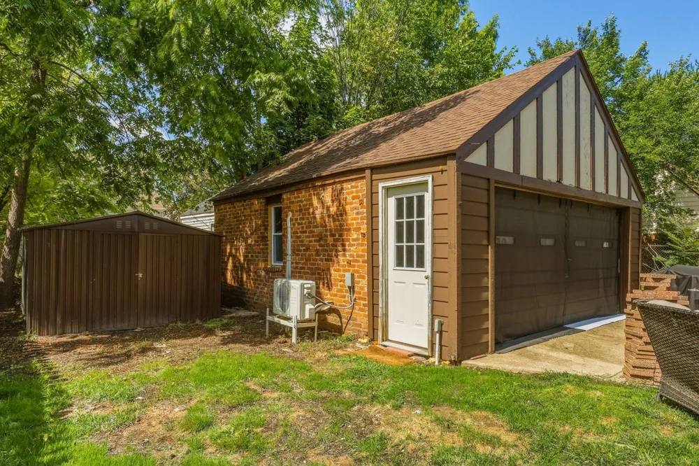 1510 Monteray Avenue Flint City, MI 48503