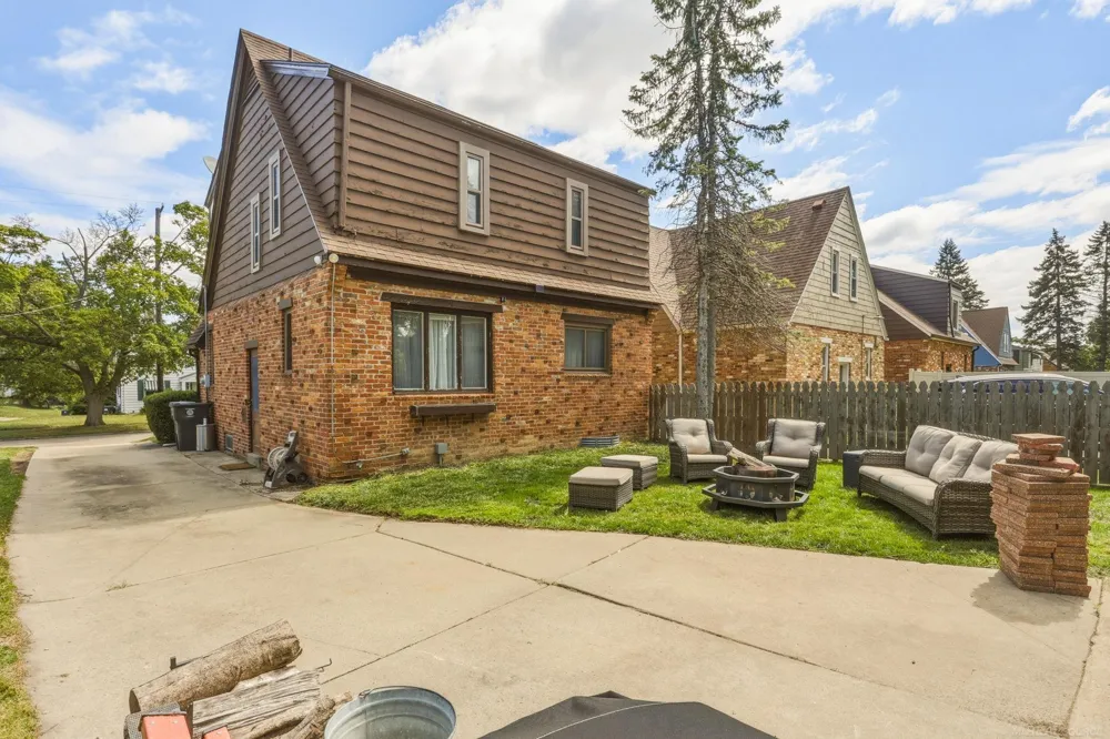 1510 Monteray Avenue Flint City, MI 48503