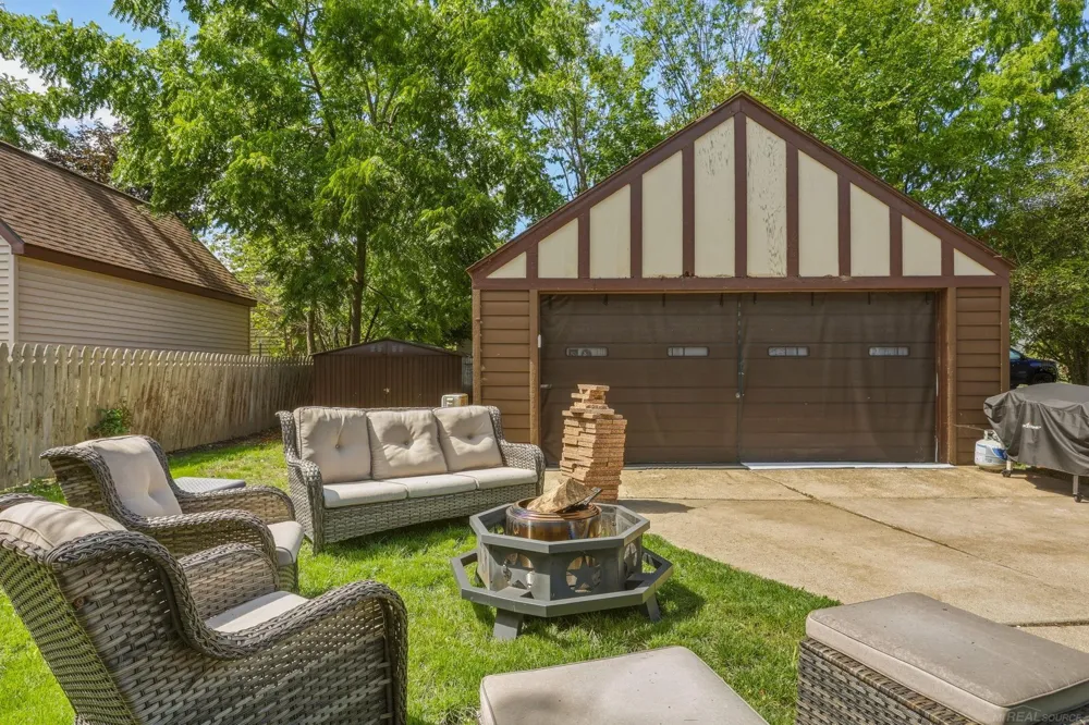 1510 Monteray Avenue Flint City, MI 48503