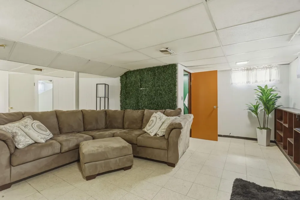 1510 Monteray Avenue Flint City, MI 48503