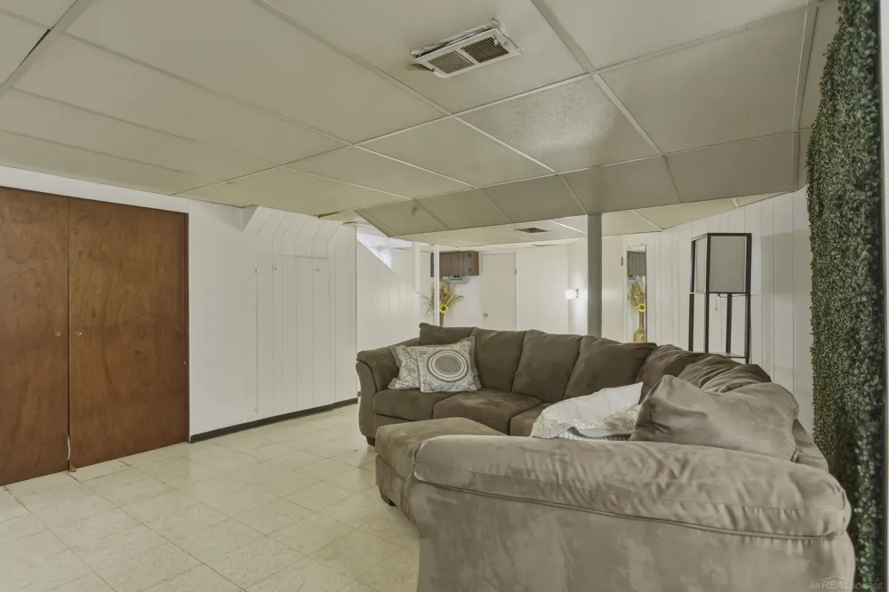 1510 Monteray Avenue Flint City, MI 48503