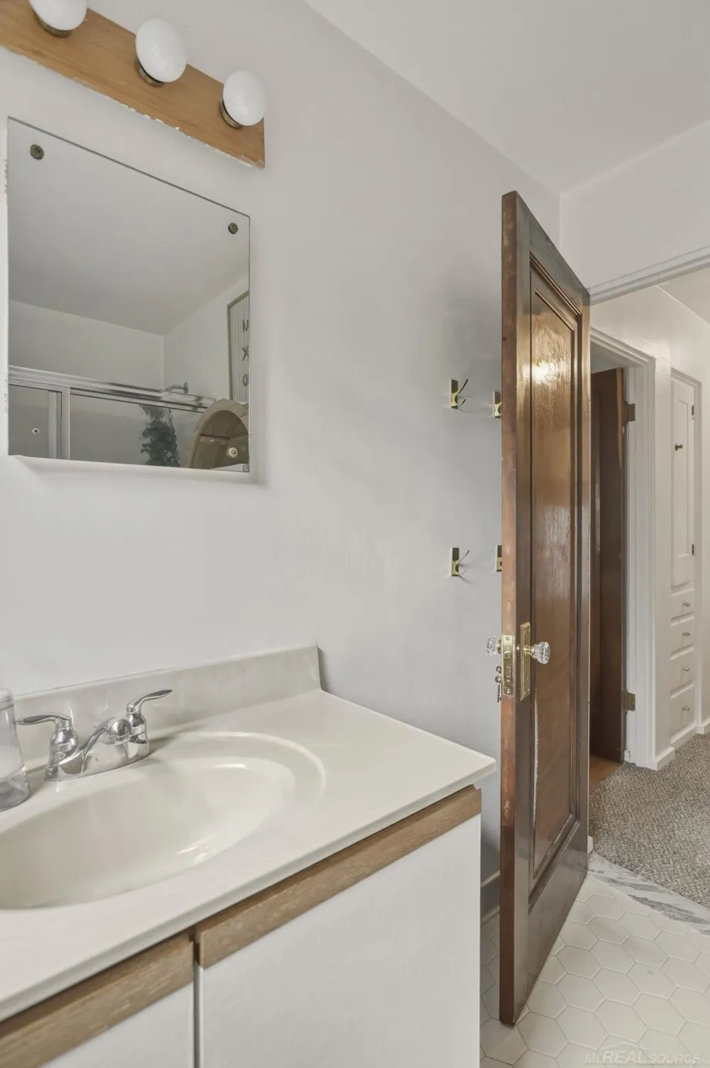 1510 Monteray Avenue Flint City, MI 48503