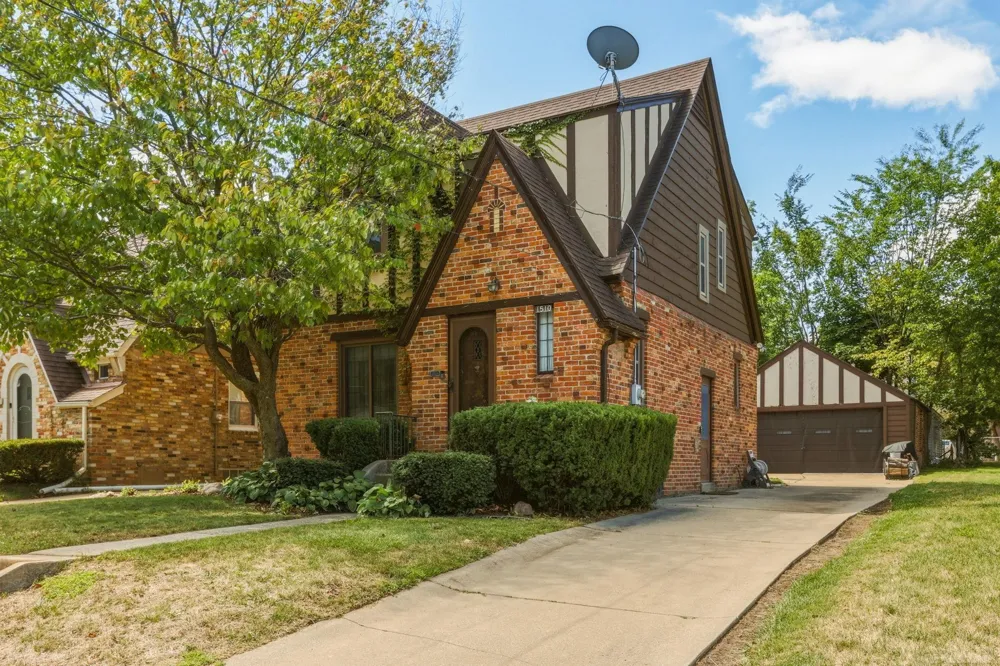 1510 Monteray Avenue Flint City, MI 48503