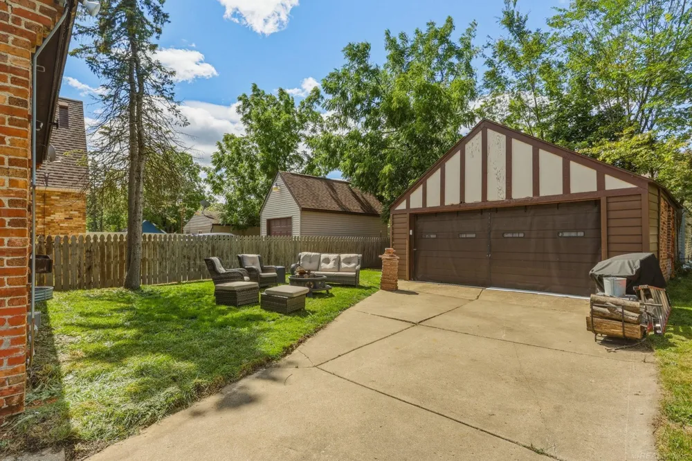 1510 Monteray Avenue Flint City, MI 48503