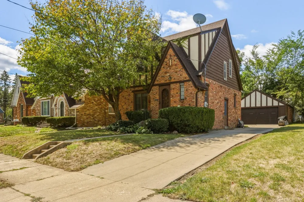 1510 Monteray Avenue Flint City, MI 48503