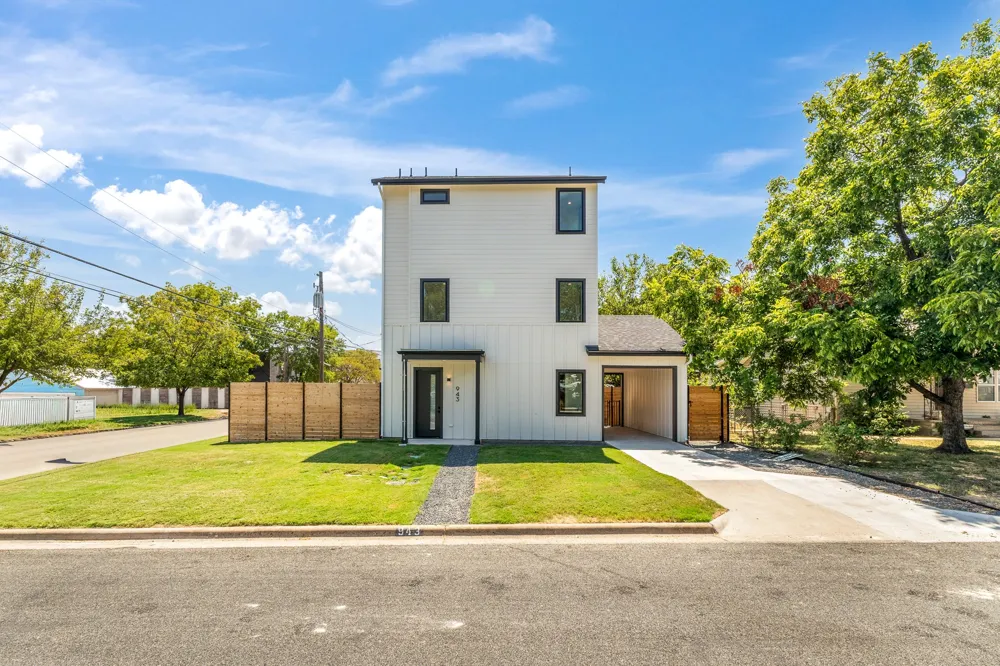 943 E 52nd Street Austin, TX 78751